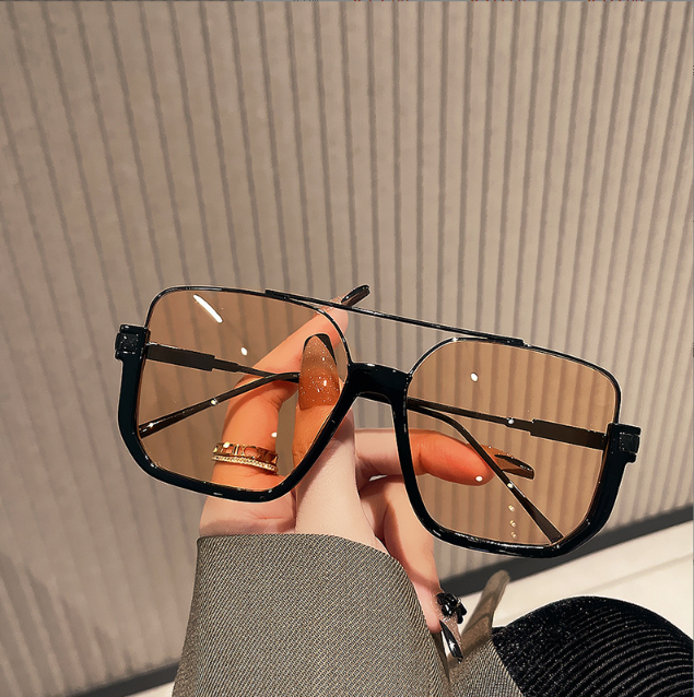 SELENE Sunglasses with Large Frame (One Pair)